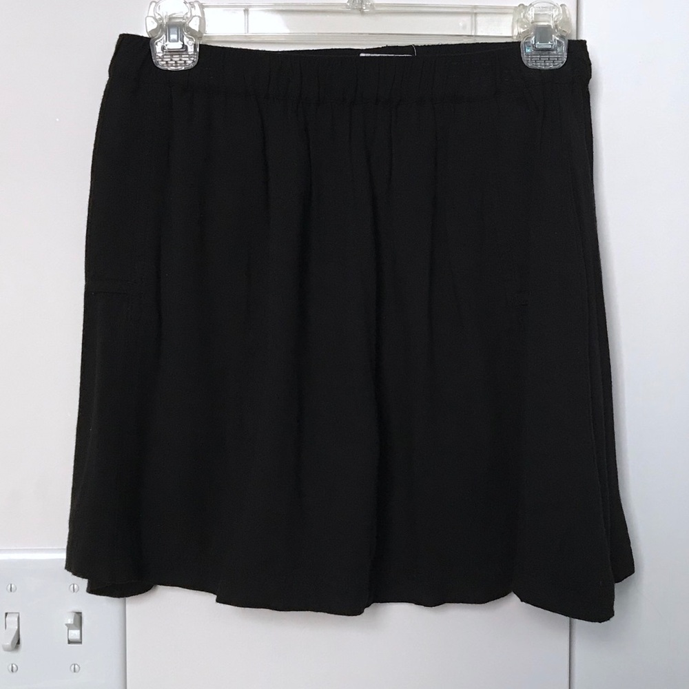 Black Urban Outfitters flirty skirt with pockets!